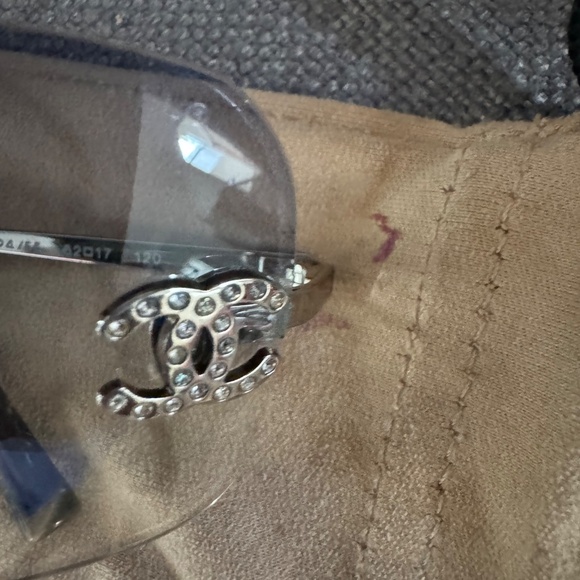 Chanel sunglasses - Picture 3 of 5